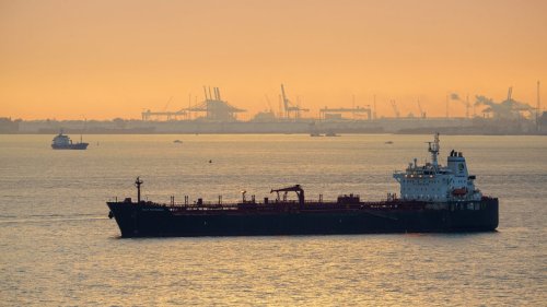 Bloomberg: Русия може да прибере до $40 млрд. допълнително от петрол заради кризата в Ормузкия проток