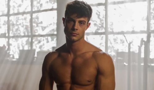 Филип Буков се показа чисто гол (СНИМКИ 18+)