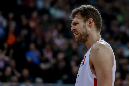 Пълна &bdquo;Арена София&ldquo; и успех за &bdquo;Олимпиакос&ldquo;, Везенков: Искам това да се случи и за националния ни отбор