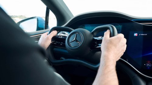 Mercedes премахва волана в класическия му вид: EQS влиза в дигиталната ера