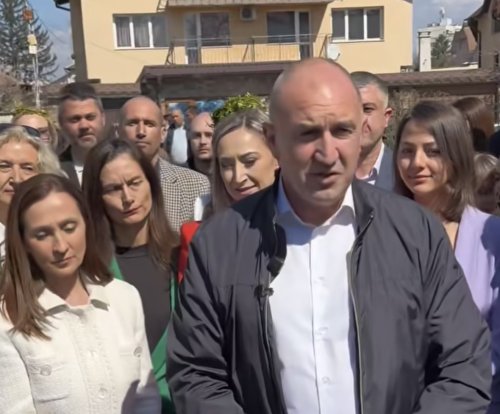 Румен Радев поздрави всички по случай Цветница (ВИДЕО)