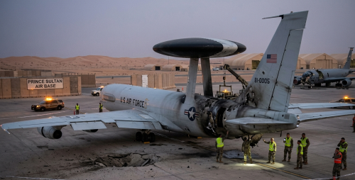 Иран удари &bdquo;очите&ldquo; на САЩ в Персийския залив: Повреден е ключов AWACS при атака в Саудитска Арабия