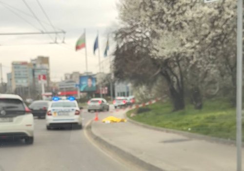 Труп лежи на кръговото на Четвърти километър в София