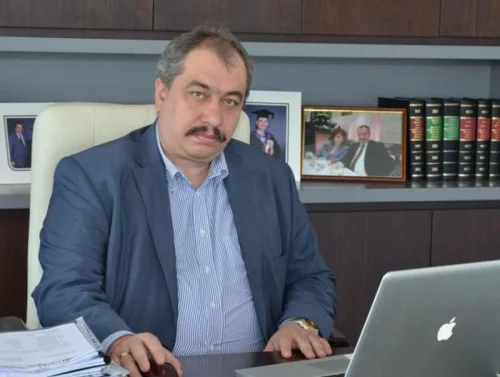 Скандално разследване разкри, че здравният зам.-министър Владимир Афенлиев работи за олигарха Николай Домусчиев