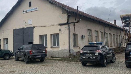 Разбиха високотехнологична нелегална фабрика за цигари в Дупница (СНИМКИ)
