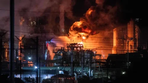 Украйна е поразила с дрон руска рафинерия край Черно море