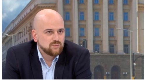 Светлин Тачев: Румен Радев &bdquo;дръпна&ldquo; негласувалите и пренареди вота