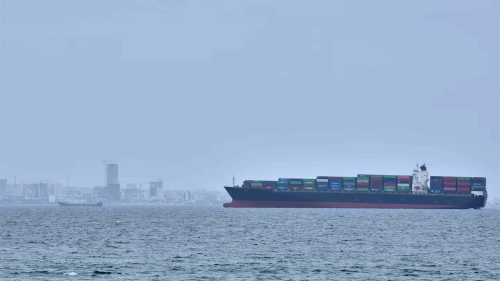 Иран спря транзита на два петролни танкера през Ормузкия проток