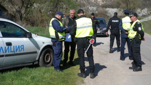 Съмнения за изборна търговия в Шуменско: Полицията иззе листове с марки автомобили и цифри