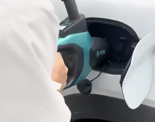 Революция при електромобилите: зареждане за минути променя играта (ВИДЕО)