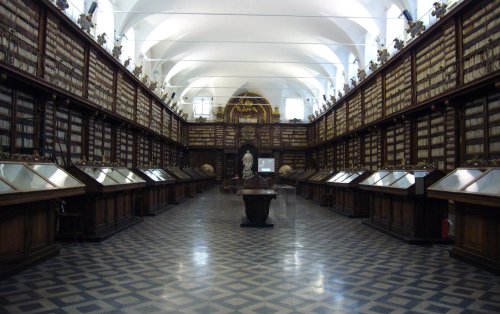 Тайният храм на книгите до Пантеона: &bdquo;Казанатенсе&ldquo; пази 400 000 тома и барокови чудеса