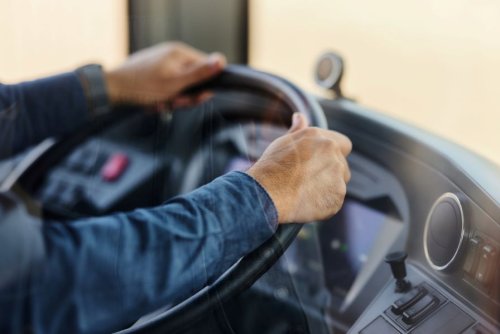 Дядо на 75 открадна автобус в Свищов, полицията го спря край Царевец