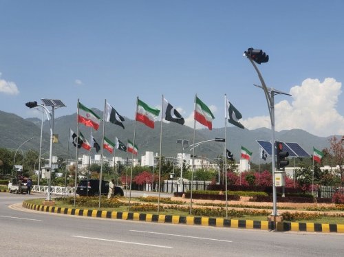 Иран изпрати остро предупреждение от Исламабад преди преговорите със САЩ