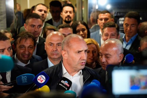 Политико: Румен Радев няма да е следващият Орбан