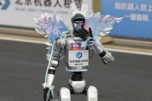 Робот надбяга всички хора на полумаратона в Пекин и подобри световния рекорд