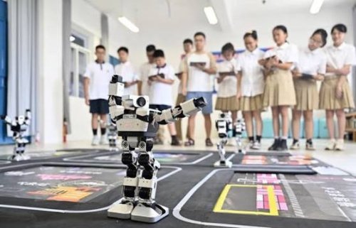 Китай вкарва изкуствения интелект в класните стаи: планът е готов, срокът е 2030