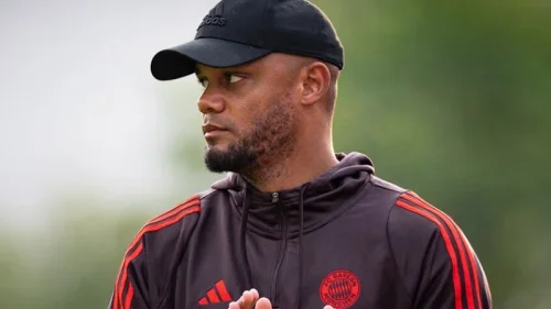 Треньорът на ФК Байерн Мюнхен Венсан Компани обсъжда предстоящи предизвикателства след титлата в Бундеслигата