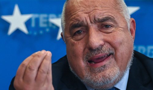 Румен Радев печели и "жълтите павета"