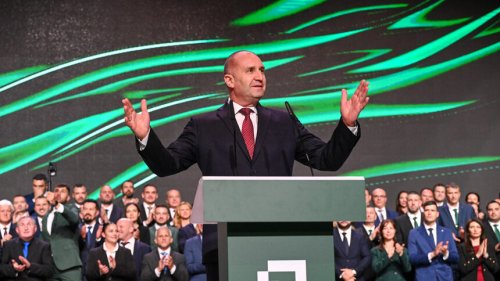 Радев печели с 44,6% и взема мнозинство: България отново обръща политическата маса