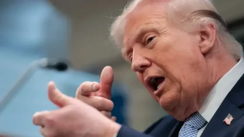 Тръмп заплаши Иран: &bdquo;Ще отворим Ормузкия проток &ndash; със или без вас&ldquo;