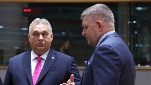 Фицо застана зад Орбан преди изборите в Унгария: &bdquo;Не съм срещал такъв защитник на суверенитета&ldquo;