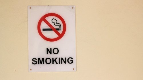 Край на цигарите за младите: Великобритания затяга режима и за вейповете