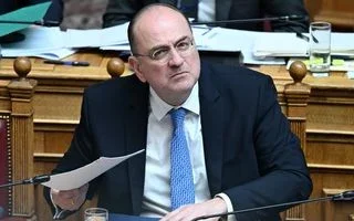 Скандал в Атина: Зам.-министър подаде оставка заради непризната диплома