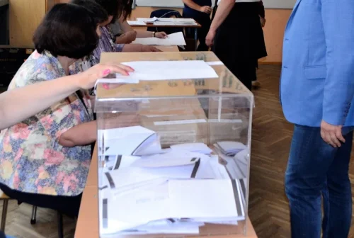 15 души от СИК не се явиха във Велико Търново, но секциите отвориха навреме