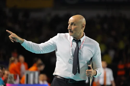 &bdquo;Фенербахче&ldquo; готви рокада: треньорът на България е пред уволнение