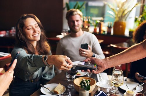 Цените в заведенията скочиха със 110%: икономист пита &bdquo;защо&ldquo;, ресторантьори искат 9% ДДС