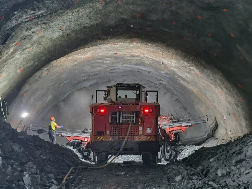 Остават 90 метра: най-дългият двутръбен жп тунел на Балканите най-сетне излиза от 40-годишна пауза