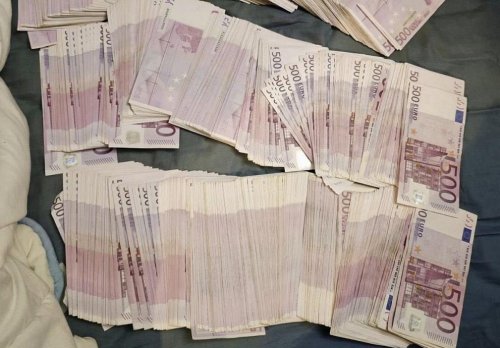 ГДБОП и ДАНС удариха схема: 600 000 евро и над 60 кг наркотици са иззети (СНИМКИ)