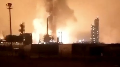 Украйна заяви, че е поразила ключова рафинерия на &bdquo;Лукойл&ldquo; край Перм