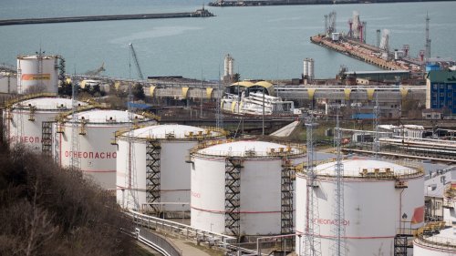 Удар по руска рафинерия в Ярослав: Украйна твърди за пожар, Москва отчита 530 свалени дрона