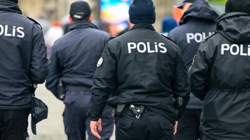 Турската полиция арестува близо 200 души в мащабна операция