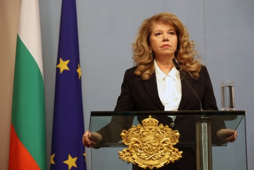 Йотова връчва първия мандат за кабинет днес