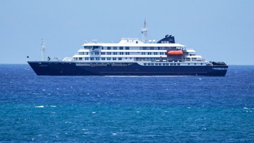 Засегнатият от хантавирус круизен кораб ще акостира на Канарските острови