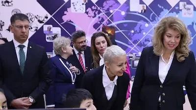 Президентът Илияна Йотова посети училище "Пейо Яворов" в Ереван