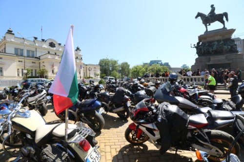Мотористи на бунт: &bdquo;Гражданска отговорност&ldquo; скача двойно, готвят протест