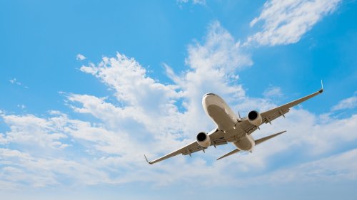 Самолетните билети тръгват нагоре: риск от отменени полети заради блокадата на Ормуз