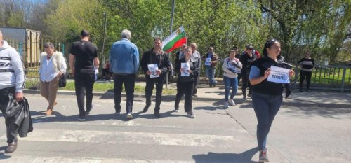 Протестиращи блокираха Ришкия проход заради лошо състояние на пътя