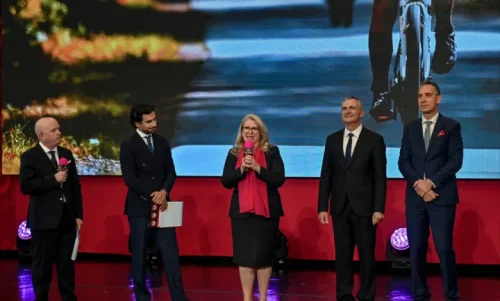 България влезе в историята на Giro d&rsquo;Italia с церемония по представянето на отборите в Летния театър в Бургас
