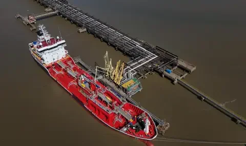 Великобритания съобщи за нападение над товарен кораб край бреговете на Иран