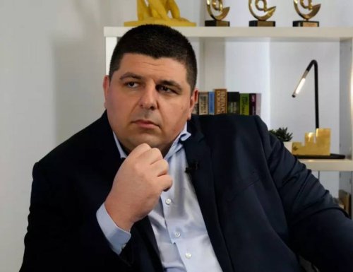 Шкварек попиля Ивайло Мирчев: Отслабнал амбулантен търговец на китайски рутери вживял се в ролята на политик