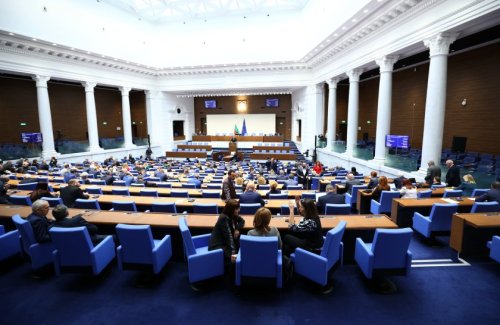 На първо четене: Парламентът обсъжда нови правила срещу поскъпването