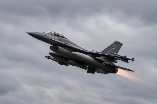 Румънски F-16 на мисия на НАТО свали дрон над Естония
