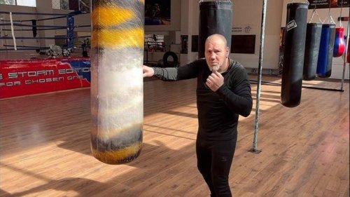 Коко Тайсъна се върна: Хвърли патериците и пак влезе в залата