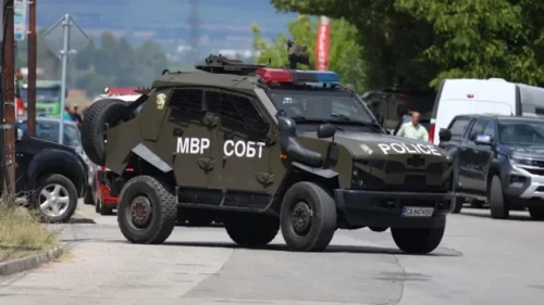 СОБТ обезвреди и иззе съмнителен пакет до автомобил в село Говедарци