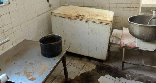 Затвориха заведение за бързо хранене в Пазарджик заради сериозни нарушения (СНИМКИ)