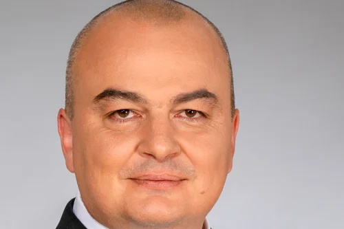 Министър Абровски: Търговските вериги прекалиха с тиранията на своите надценки